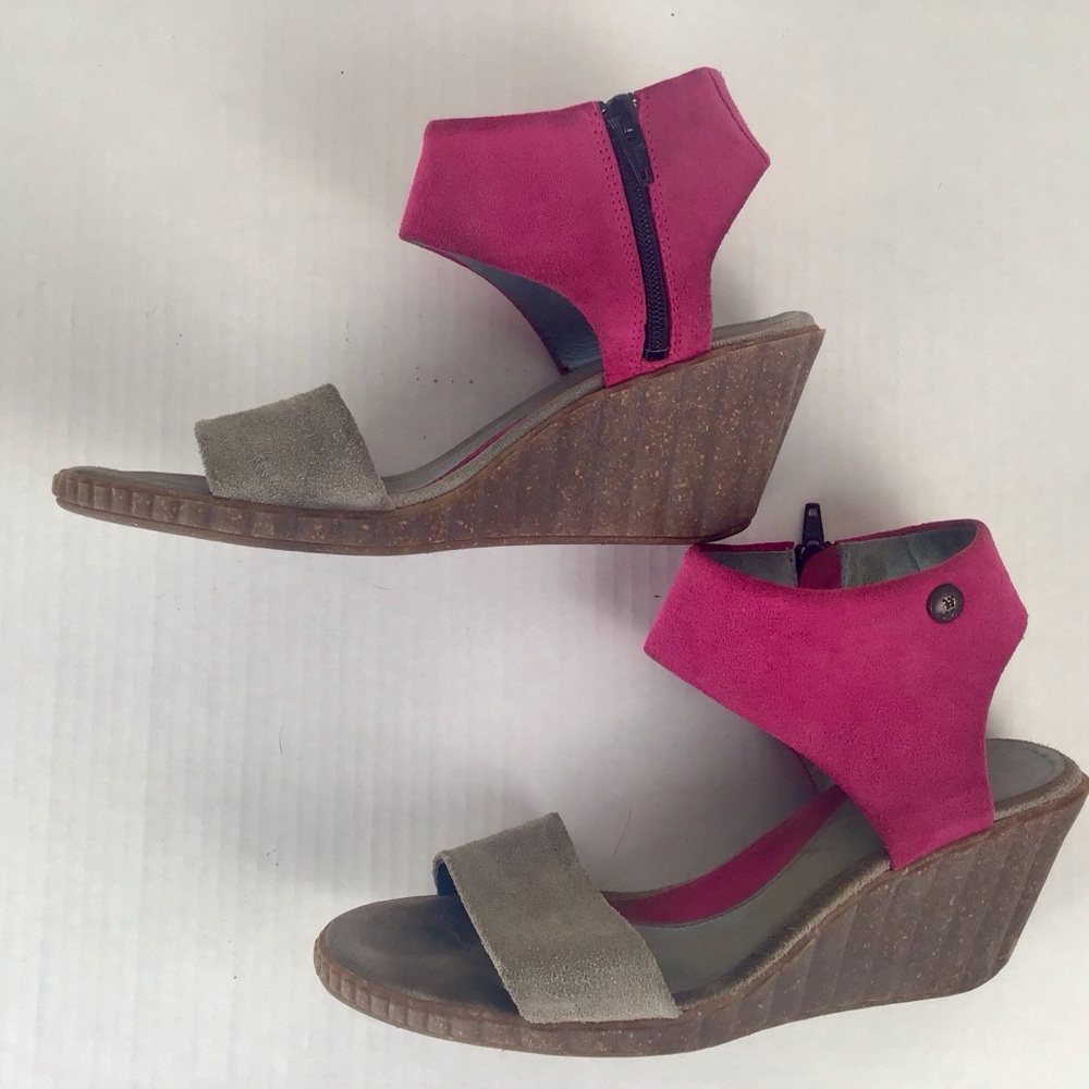 MAG brand | size US9 | comfy Wedge Sandals